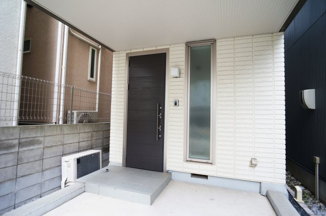 Rent House Honkomagomeのエントランス