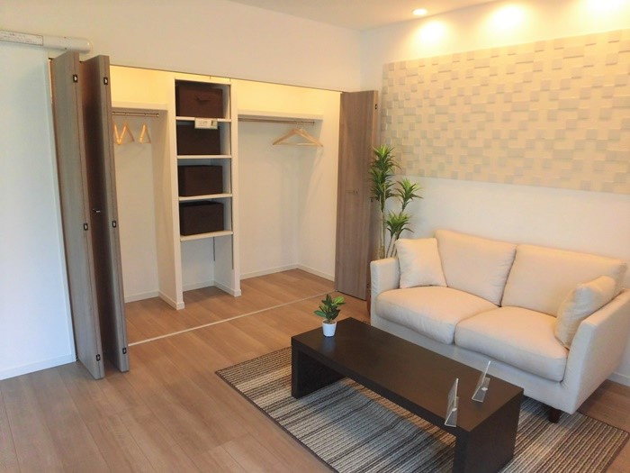 大型５LDK　新規内装フルリフォーム済の居間・リビング|ゆったりとしたリビングです