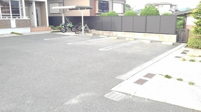 【駐車場】 | クリスマスローズⅢ | 駐車場に車を止められます