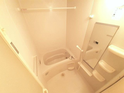 【浴室】 | クリスマスローズⅢ | きれいなお風呂です