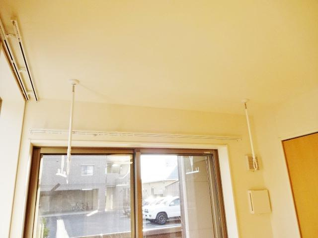 【設備】 | ホームメイト八雲 | 室内物干し台