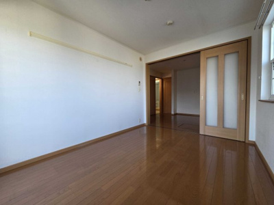 【洋室】 | サニー・ヴィラ | 使い勝手のいい洋室です