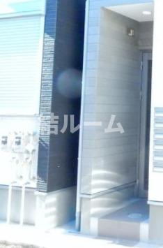 新宿区新宿７丁目のアパートのエントランス