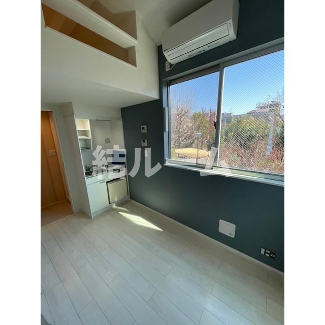 新宿区新宿７丁目のアパートの居間・リビング|別号室参考写真