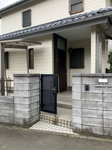 佐須町戸建のエントランス