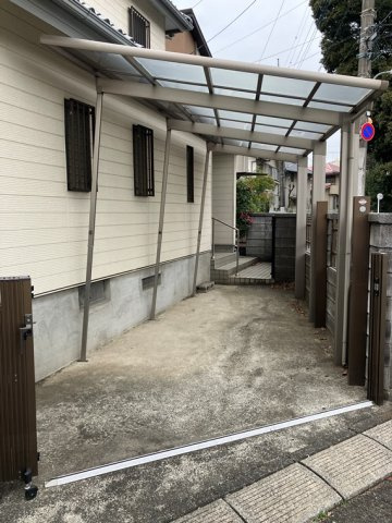佐須町戸建の駐車場