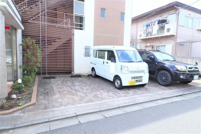 ボンヌシャンスの駐車場