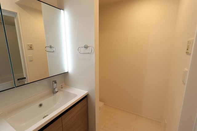 【洗面所】 | グランリュクス上野丘東 | 202　洗面所