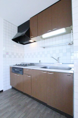 吊り戸棚付きのシステムキッチン♪
