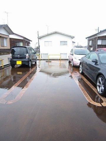 リバーサイド　セナの駐車場