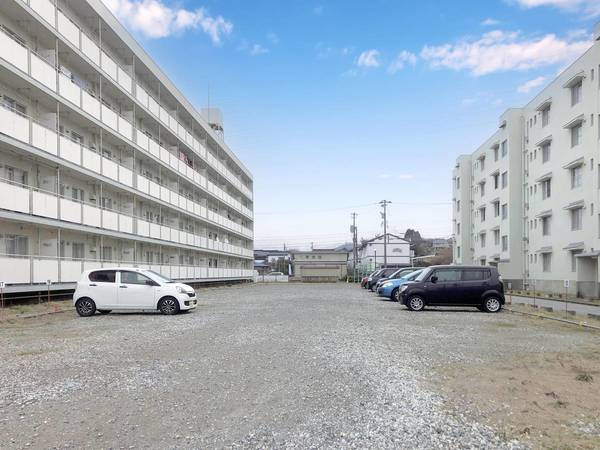 ビレッジハウス下野方1号棟の駐車場