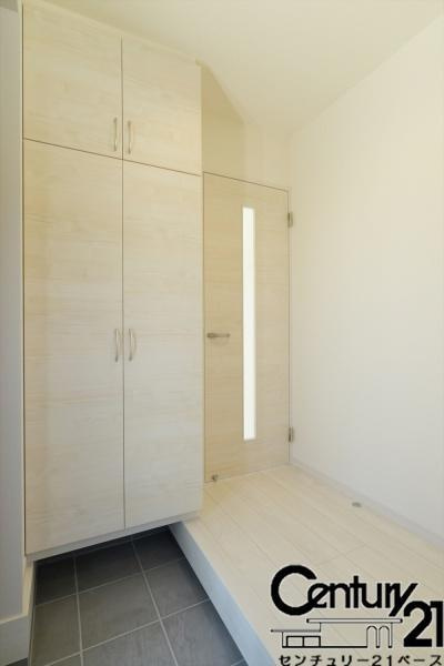 リーブルガーデン菅原町 ５号棟 ／新築一戸建の内観：施工例|■玄関には大容量シューズボックス完備！■