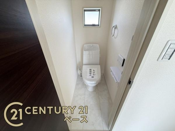 リーブルガーデン菅原町 ７号棟 ／新築一戸建のトイレ|■現地撮影写真■１・２階ともに清潔感のある綺麗なお手洗を完備！