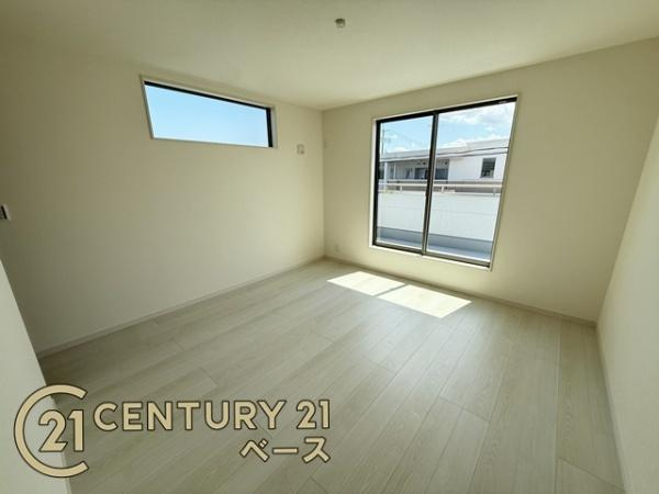 リーブルガーデン菅原町 ７号棟 ／新築一戸建の洋室|■現地撮影写真■日当たりのよい明るい雰囲気のお部屋！
