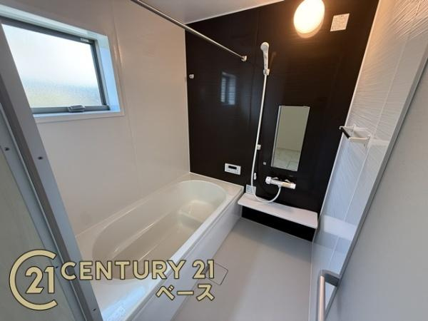 リーブルガーデン菅原町 ７号棟 ／新築一戸建の浴室|■現地撮影写真■浴室暖房乾燥機を完備！ゆったりした浴槽での入浴は疲れも癒してくれます！
