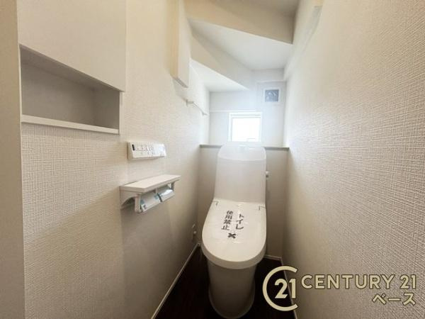 リナージュ宝来町 ３号棟 ／新築一戸建のトイレ|■１・２階ともに『節水省エネ仕様シャワートイレ』を採用しています！■