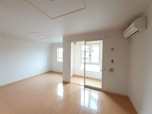 カ－サ　セレナータの居間・リビング|こちらのリビングで趣味の時間をお楽しみください