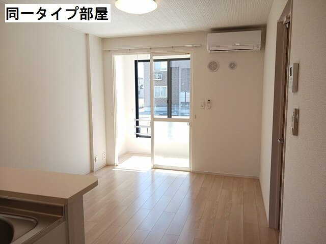 ディーテラス　Ⅱの居間・リビング|こちらのリビングで趣味の時間をお楽しみください