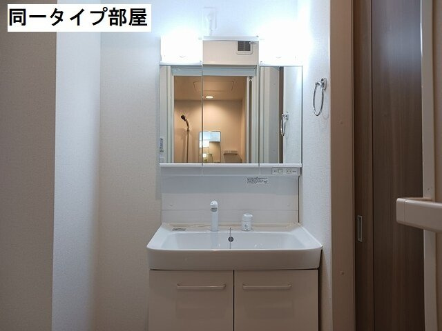 ディーテラス　Ⅱの洗面所|スペースが確保できる洗面所です