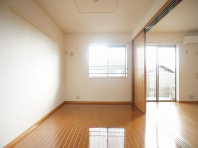 【寝室】 | カーサ・アルドーレＢ | 清潔感のあるきれいな洋間です♪