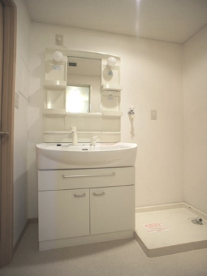 【洗面所】 | カーサ・アルドーレＢ | 洗髪洗面化粧台と洗濯機置き場があります♪