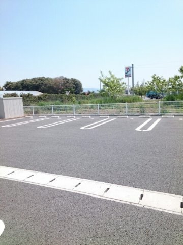 ブリアン・ヴェールⅥの駐車場