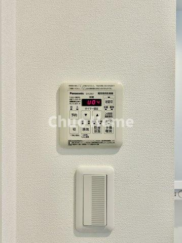 コーポ日野の冷暖房・空調設備|【浴室乾燥機】暖房・冷風・換気・乾燥が可能です。毎日を快適に過ごせるうれしい機能が揃っています。雨の日の洗濯物も安心です。