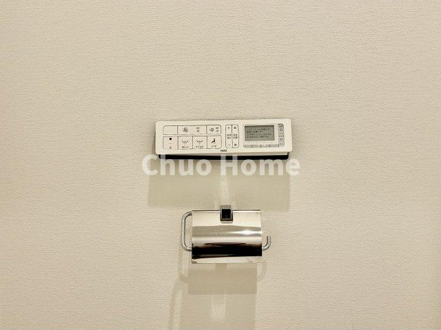 コーポ日野の内装|【ウォシュレット】清潔に使いたいお手洗いには最適な設備です。もちろんウォームレットも標準装備です。