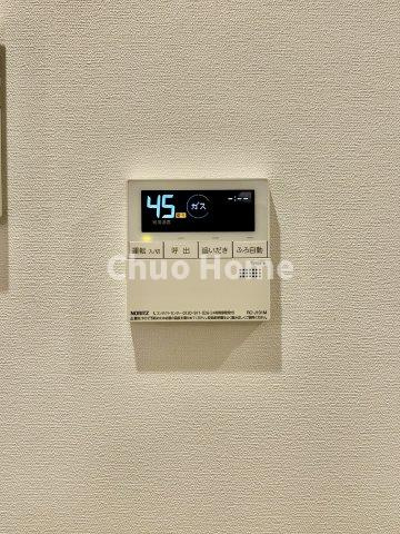コーポ日野の発電・温水設備|【給湯リモコン】外での一日を忘れさせてくれるオートバス機能でお好みの湯量・温度に調整された浴槽。