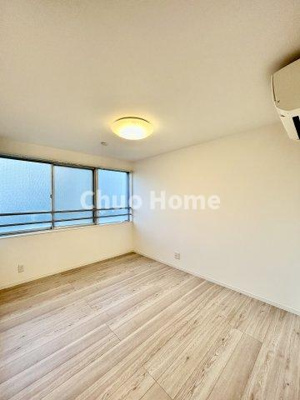 【子供部屋】 | コーポ日野 | 【子供部屋】お子様を持つ家庭の約6割が「家族や子どものため」に購入を希望。入学後の転校を避け、広い空間でのびのび育てたいなどの親心が、家探しのきっかけになっているようです。