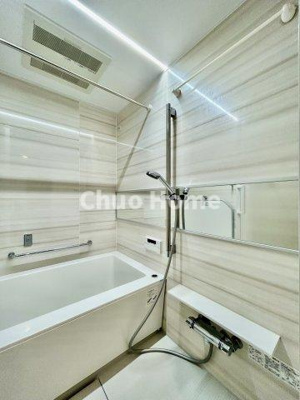 【浴室】 | コーポ日野 | 【バスルーム】暖房換気乾燥機付きシステムバスルーム。暖房・冷風・換気・乾燥など、毎日を快適に過ごせるうれしい機能が揃っています。雨の日の洗濯物も安心です。