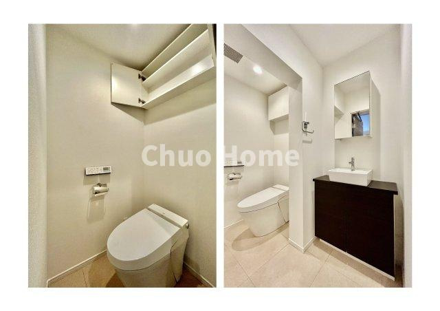 コーポ日野のトイレ|【トイレ】 収納スペースをしっかりと確保した温水洗浄便座機能付きトイレ。温水洗浄便座は清潔にお使いいただくための大切なアイテムです。