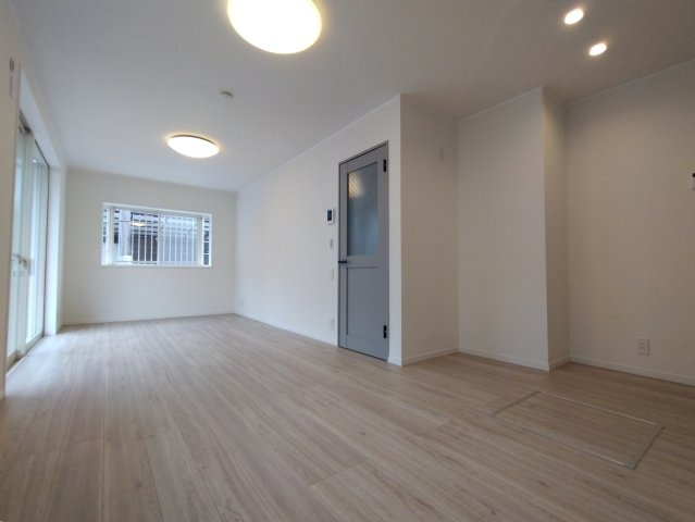 武蔵村山市学園三丁目戸建②の居間・リビング