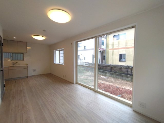 武蔵村山市学園三丁目戸建②の居間・リビング