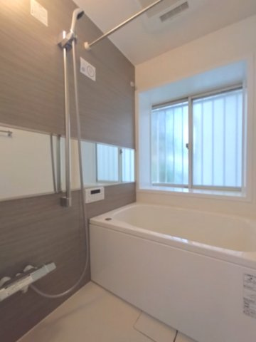 武蔵村山市学園三丁目戸建②の浴室