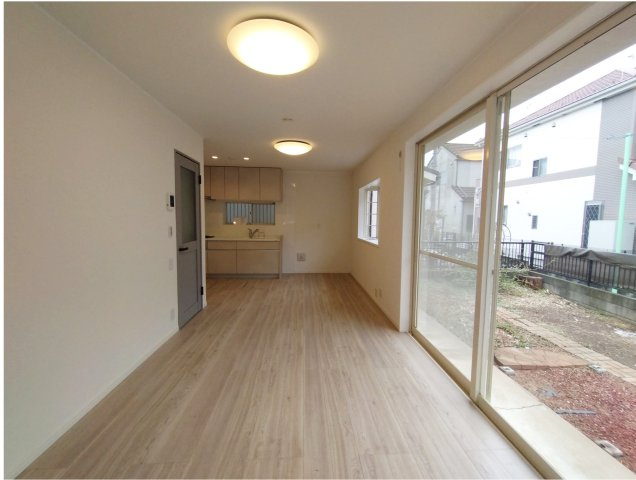 武蔵村山市学園三丁目戸建②の居間・リビング