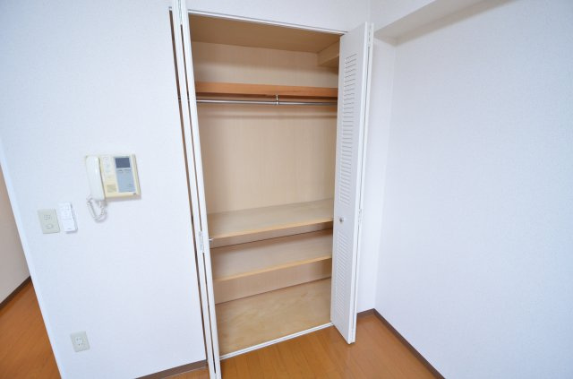 学園カレッジハイツの収納