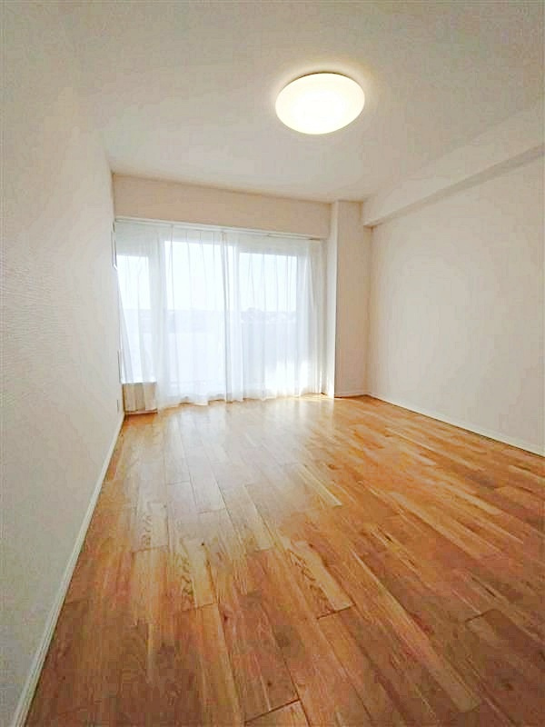 上大岡セントラルハイツB棟の洋室