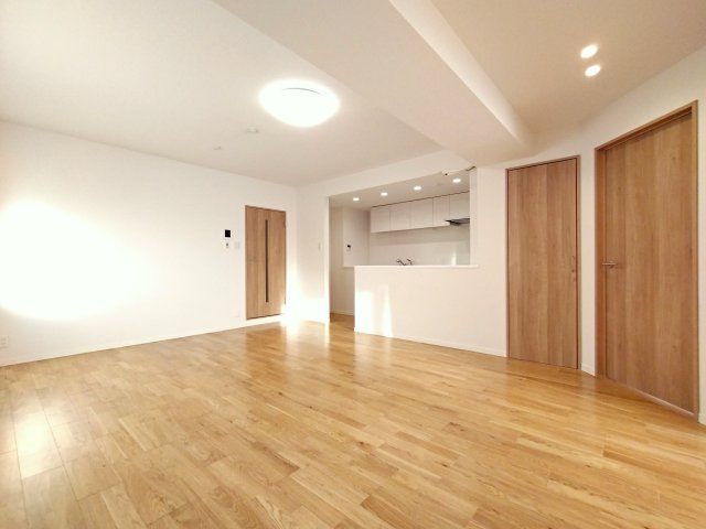 上大岡セントラルハイツB棟の居間・リビング