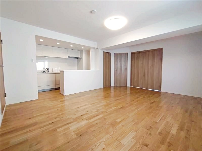 上大岡セントラルハイツB棟の居間・リビング