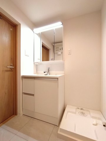 上大岡セントラルハイツB棟の独立洗面台