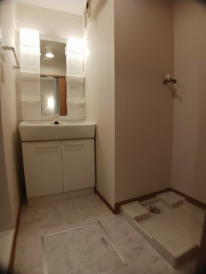 【洗面所】 | セントラル道本Ｂ | スペースが確保できる洗面所です