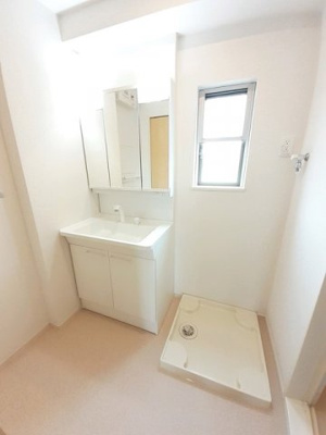 【洗面所】 | エスペランス・Ⅰ | 明るい洗面所です