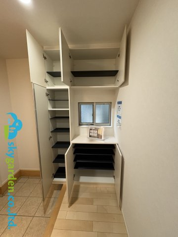 茅ヶ崎市室田1丁目　中古戸建の玄関|シューズボックス