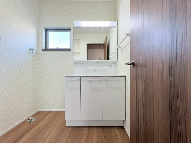 中古戸建　岐阜市鏡島中1丁目　平成31年築の独立洗面台