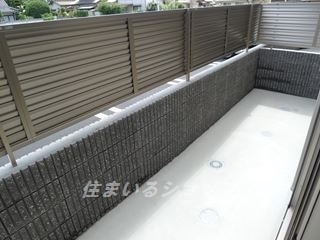 広島市安佐北区三入５丁目のアパートの庭