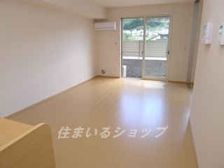 広島市安佐北区三入５丁目のアパートの居間・リビング