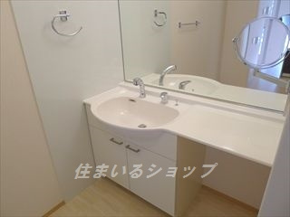 広島市安佐北区三入５丁目のアパートの洗面所|大型ミラー付きシャンプードレッサー