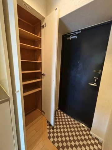 エンクレスト警固の玄関