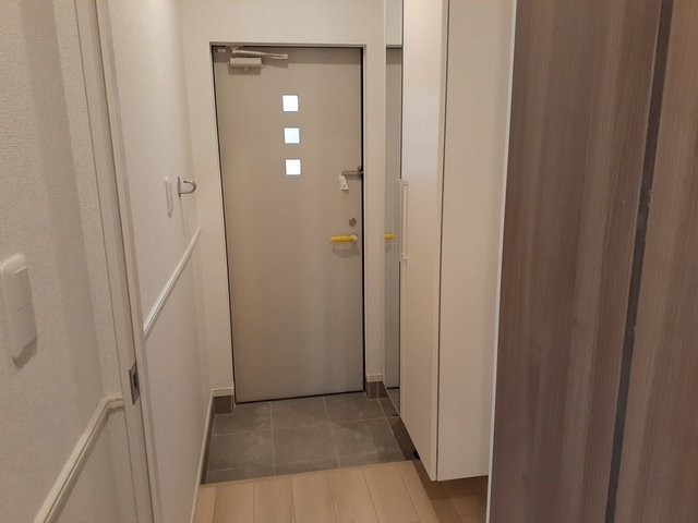 レジデンス礼羽の玄関